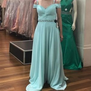 Dress worn once an needs to go it's a large